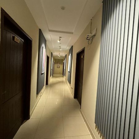 Shelton Boulevard Hotel Lahore Exterior photo