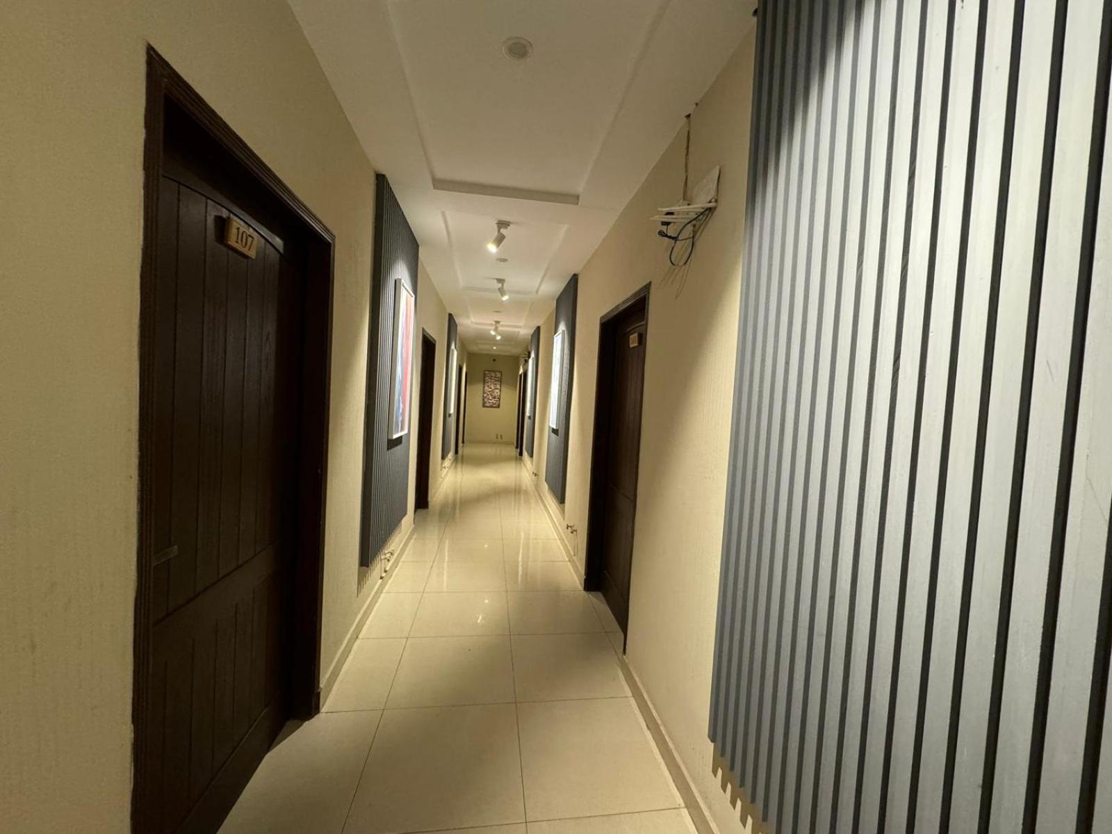 Shelton Boulevard Hotel Lahore Exterior photo