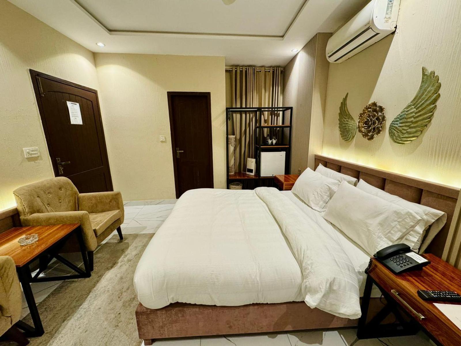 Shelton Boulevard Hotel Lahore Exterior photo