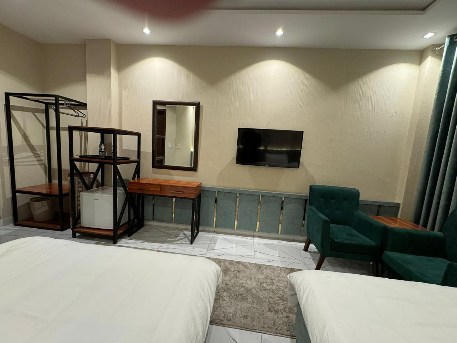 Shelton Boulevard Hotel Lahore Exterior photo